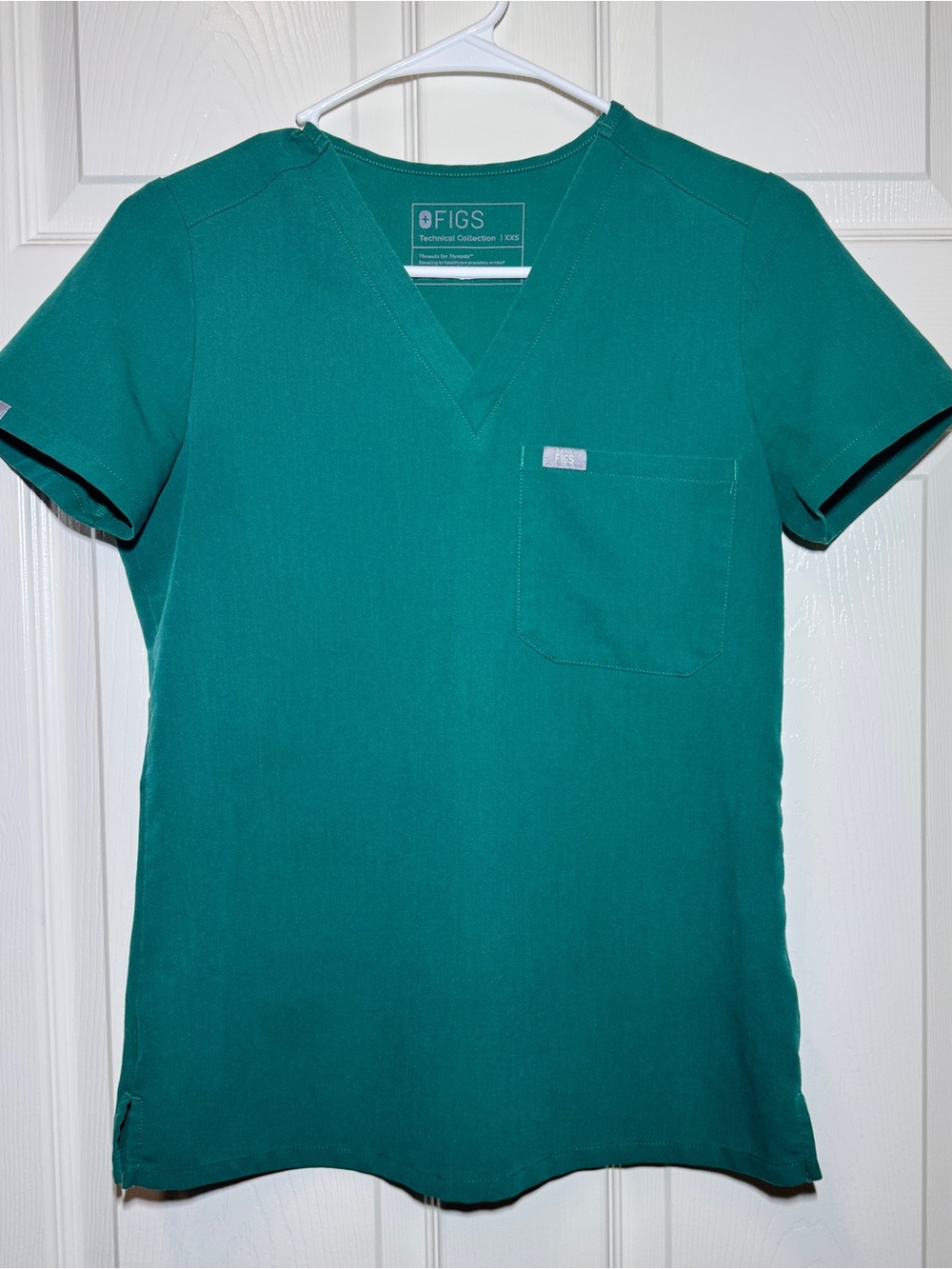 FIGS Women’s Catarina V-Neck Scrub Top Technical Collection Caribbean Blue XXS
